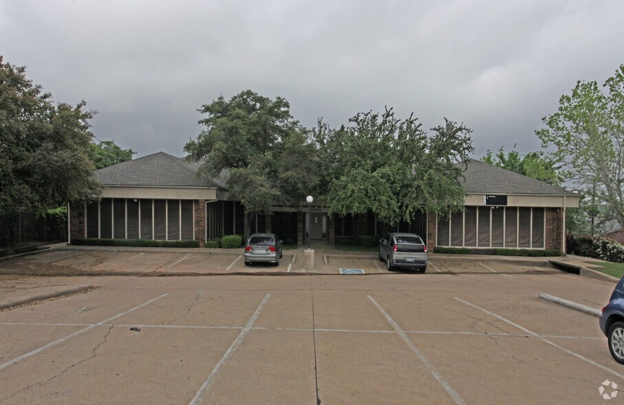 5628 SW Green Oaks Blvd, Arlington, TX 76017