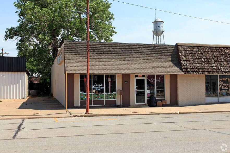 209 E Main St, Watonga, OK 73772