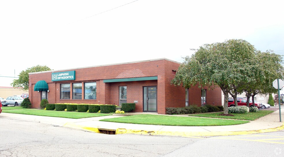 1618 Broadview Blvd, Natrona Heights, PA for sale - Primary Photo - Image 1 of 1