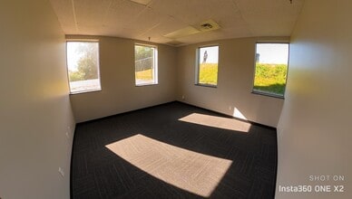 4755 Kingsway Dr, Indianapolis, IN for lease Interior Photo- Image 2 of 3