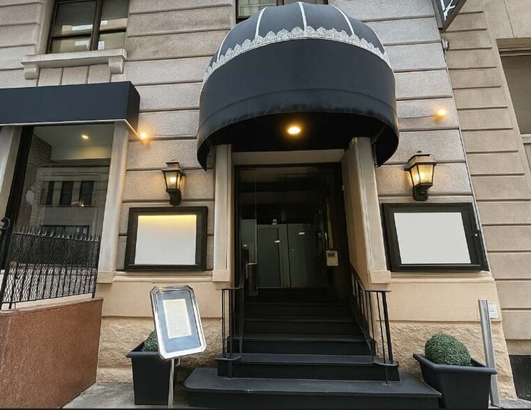 117 W 58th St, New York, NY for lease - Building Photo - Image 1 of 3