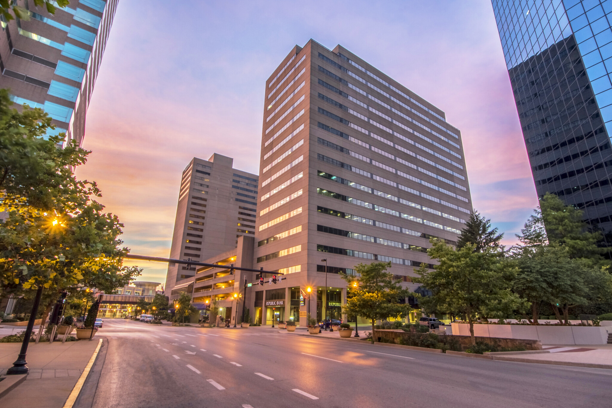 333 W Vine St, Lexington, KY for lease Building Photo- Image 1 of 33