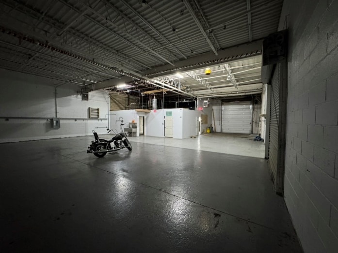 190 Miller Pl, Hicksville, NY for lease Interior Photo- Image 1 of 2