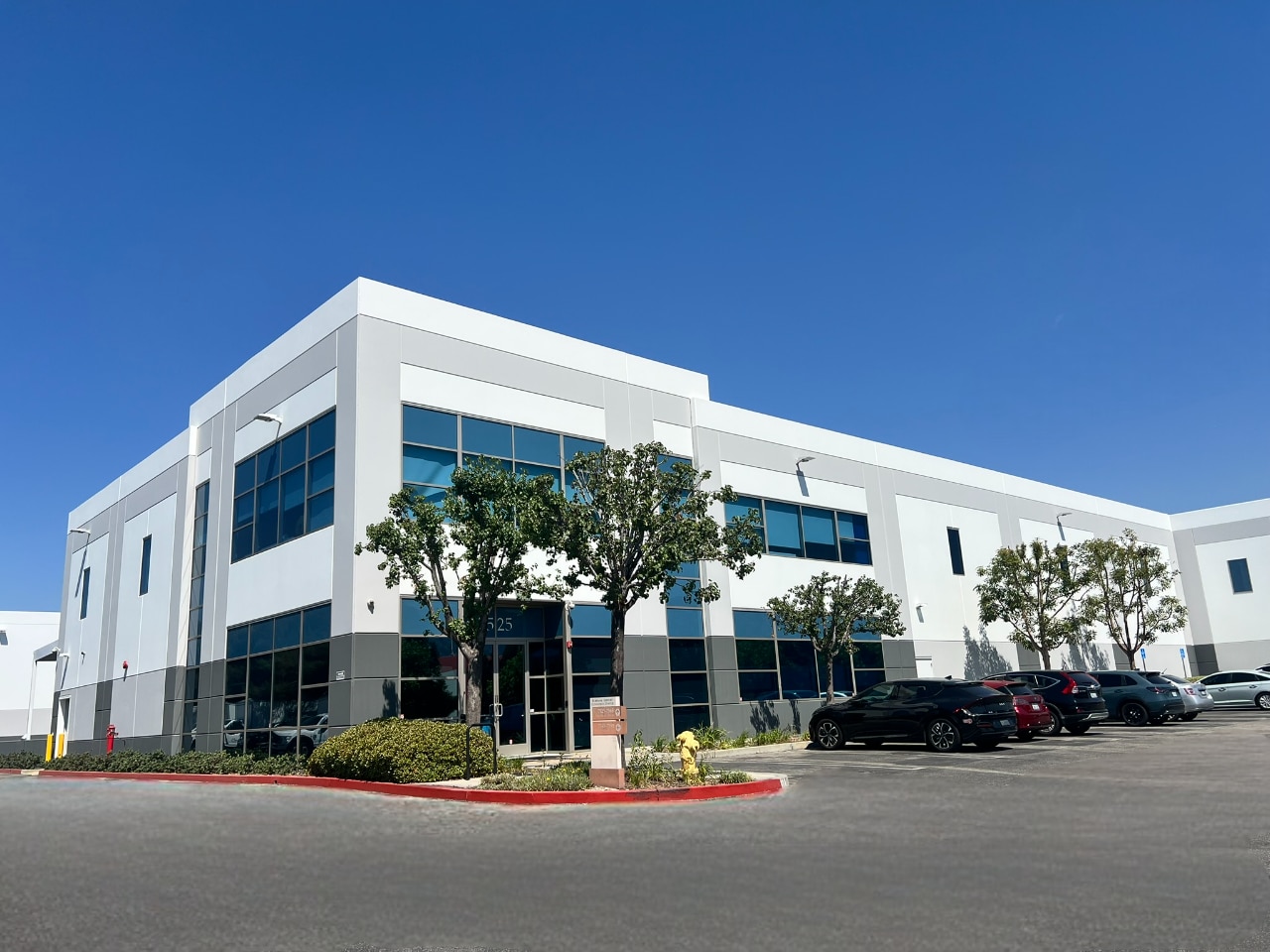 7525 N Lockheed Dr, Burbank, CA for lease Building Photo- Image 1 of 8