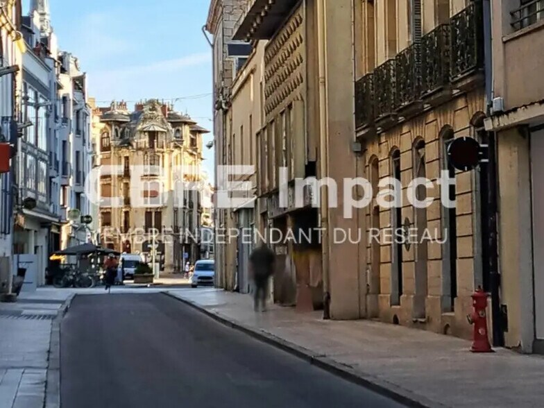 Retail in Dijon for lease - Building Photo - Image 2 of 3