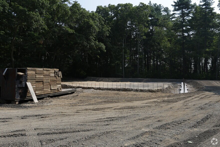 529 Faunce Corner Rd, Dartmouth, MA 02747