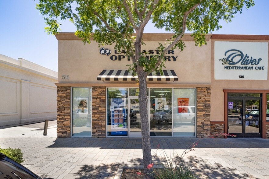 516 W Lancaster Blvd, Lancaster, CA for lease - Building Photo - Image 2 of 13