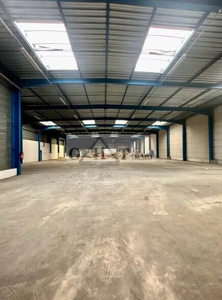 Office in Taverny for lease - Building Photo - Image 2 of 4