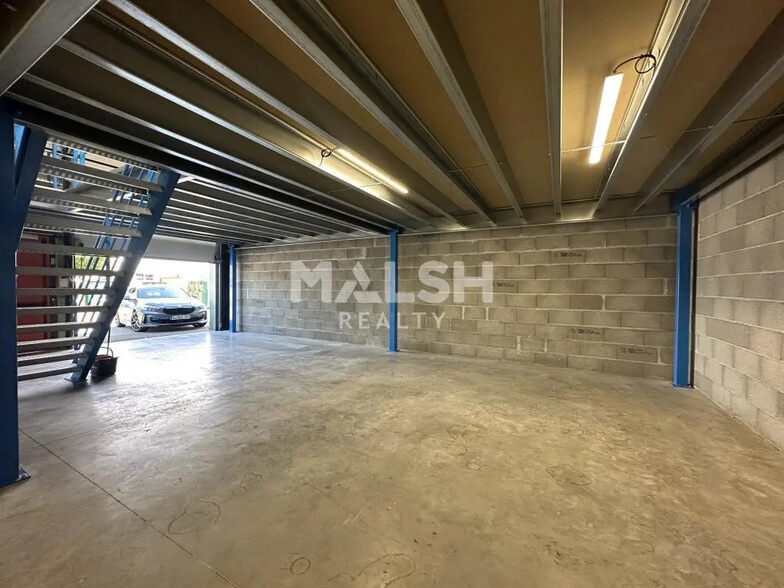 Flex in Civrieux for lease - Interior Photo - Image 3 of 8