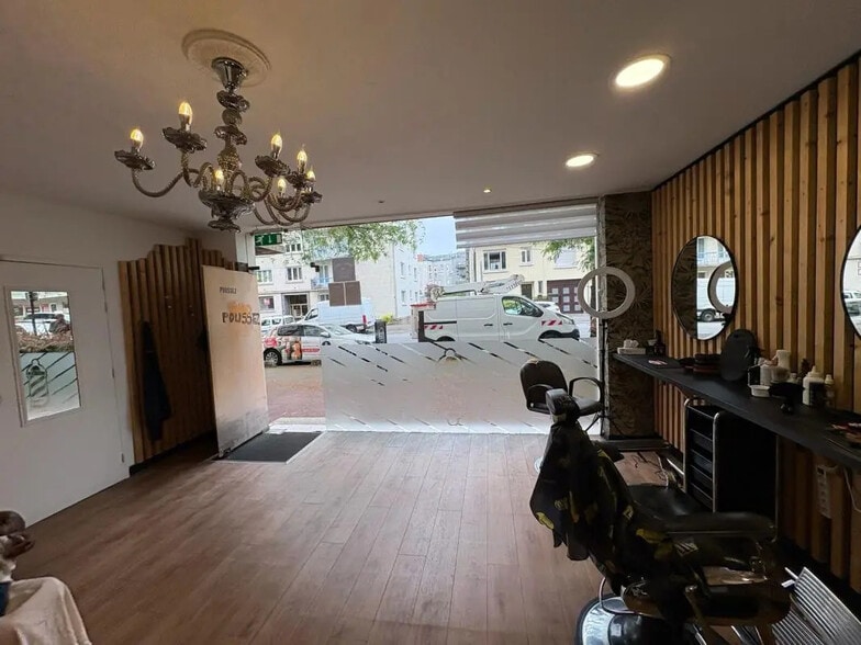 Retail in Saint-Herblain for sale - Interior Photo - Image 2 of 4