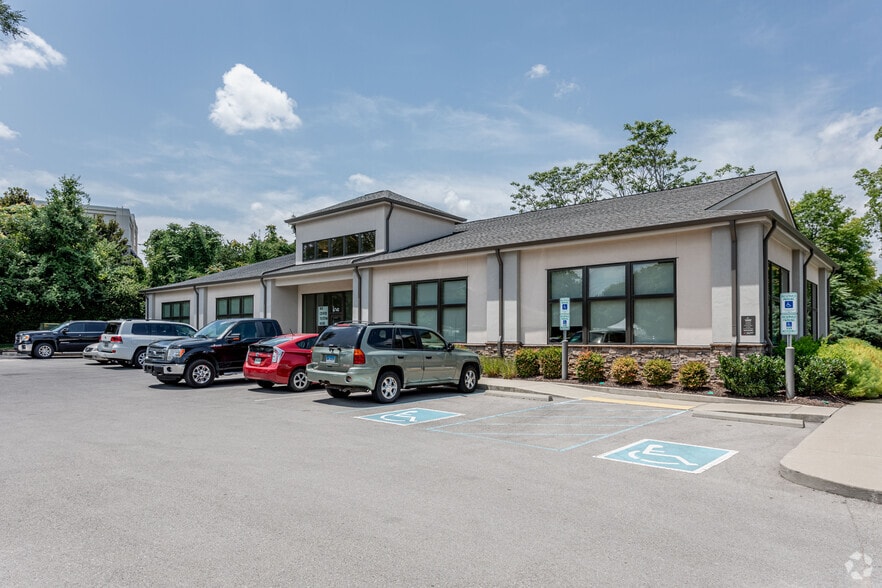 6740 Charlotte Pike, Nashville, TN for lease - Primary Photo - Image 2 of 5