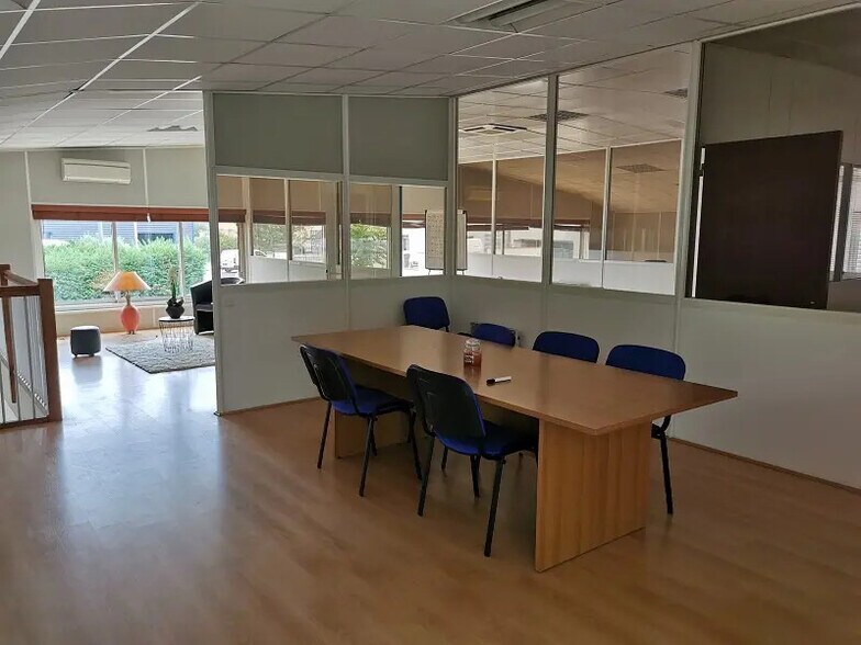 Office in Muret for lease - Interior Photo - Image 3 of 19