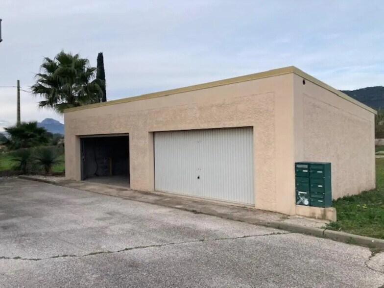 Flex in Hyères for lease - Building Photo - Image 2 of 10