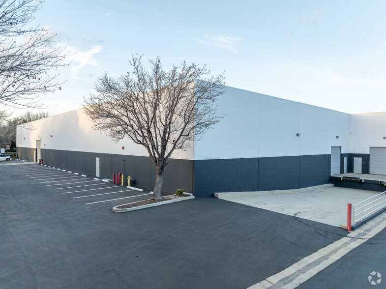 25158 Avenue Stanford, Valencia, CA for lease - Building Photo - Image 2 of 6