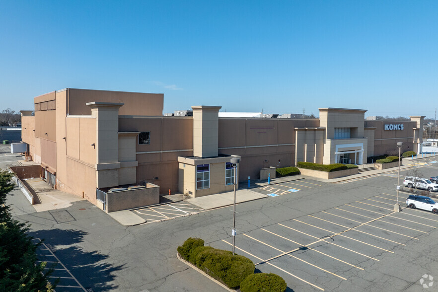 5300 Sunrise Hwy, Massapequa, NY for lease - Primary Photo - Image 1 of 5