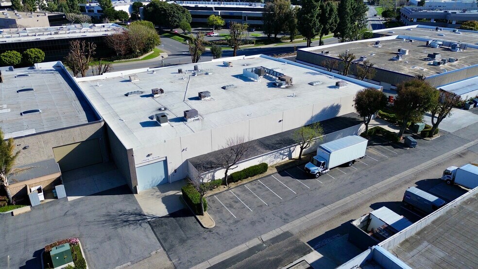 829-833 Flynn Rd, Camarillo, CA for lease - Building Photo - Image 3 of 10