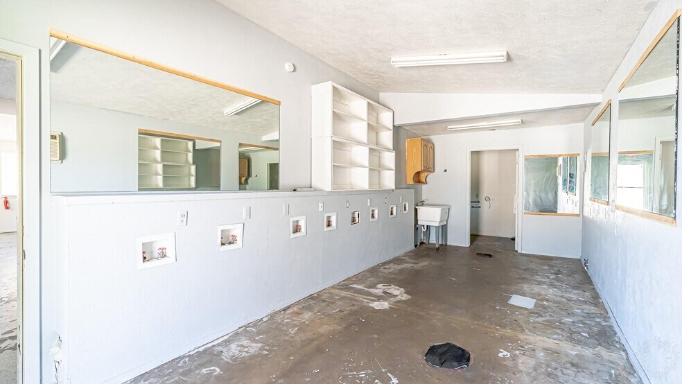 1300 Liberty School Rd, Azle, TX for lease - Building Photo - Image 2 of 27