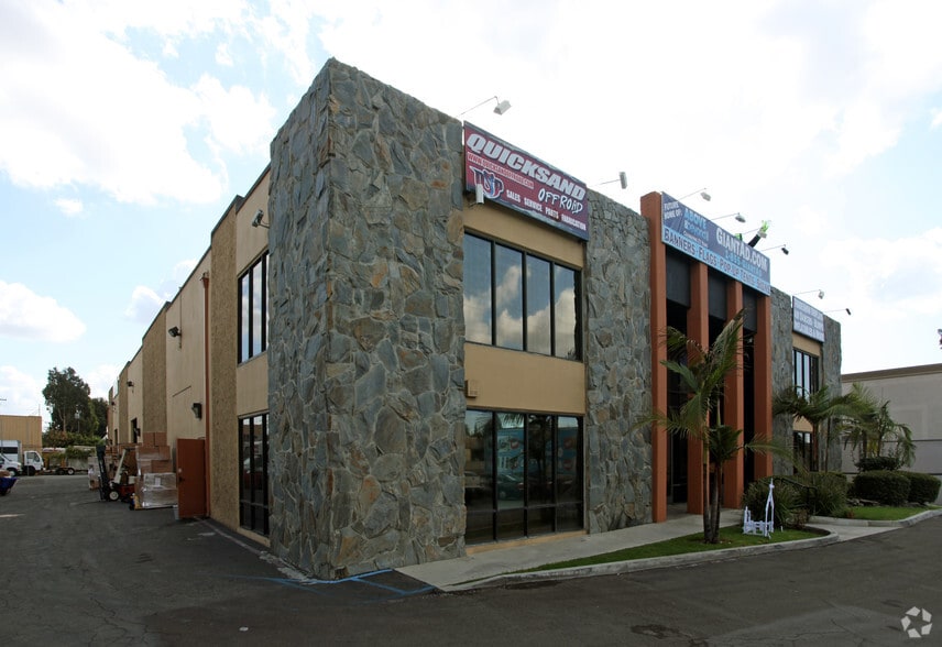 2400 Pullman St, Santa Ana, CA for lease - Building Photo - Image 1 of 8