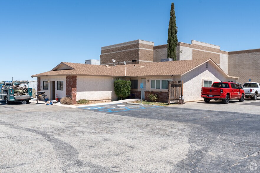 42450 12th St W, Lancaster, CA for lease - Building Photo - Image 2 of 4