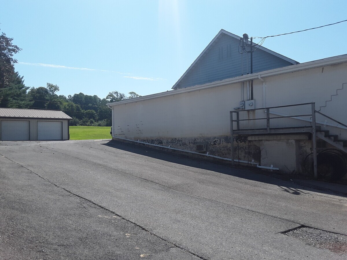 788 Fritztown Rd, Sinking Spring, PA 19608