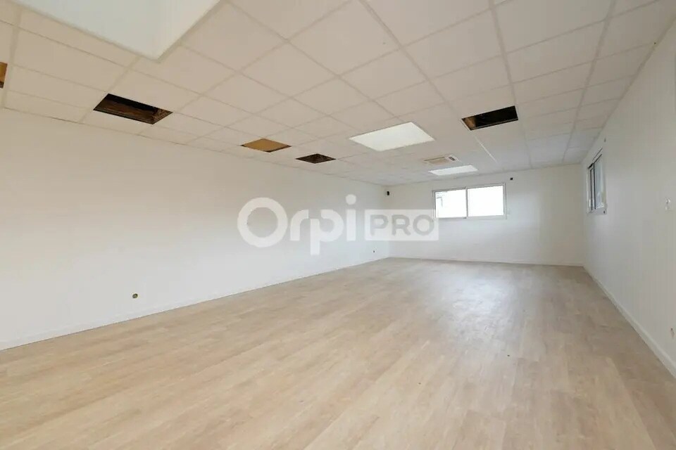 Office in Chaponnay for sale Interior Photo- Image 1 of 13