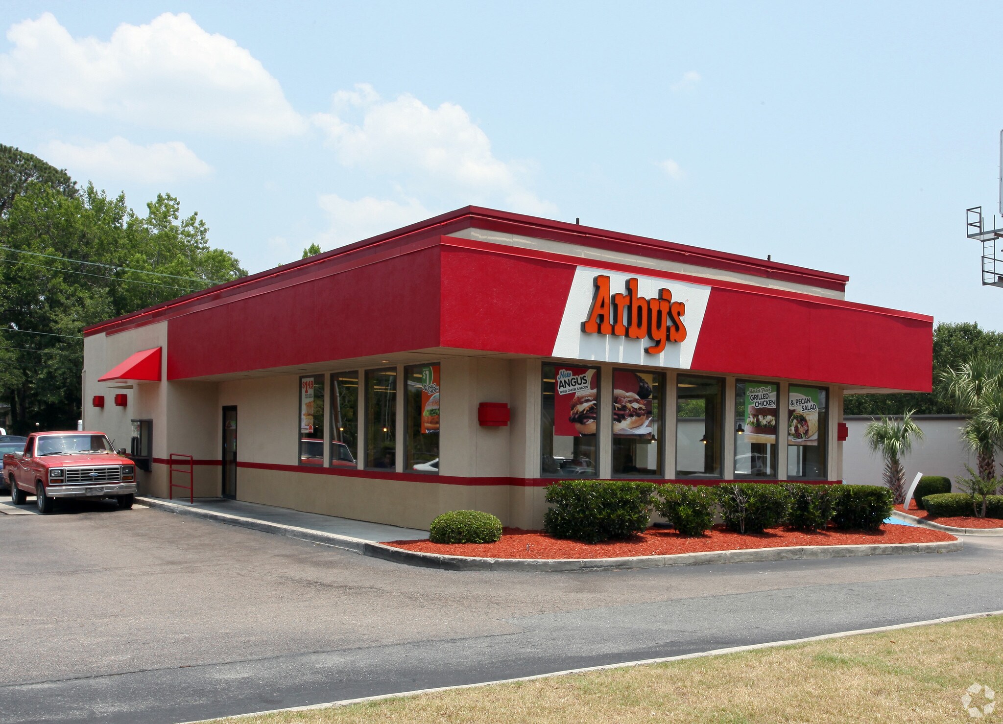 12 W Derenne Ave, Savannah, GA for sale Primary Photo- Image 1 of 1