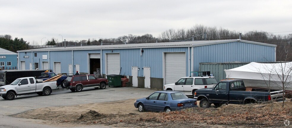 120-140 Brownlee Blvd, Warwick, RI for sale - Primary Photo - Image 1 of 1