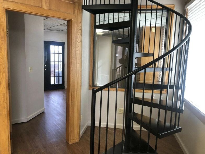 5845 NW 72nd Pl, Oklahoma City, OK for sale - Interior Photo - Image 3 of 9