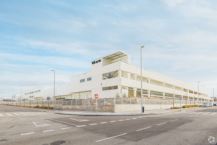 Calle Cerceda, 2, Madrid, Madrid for lease - Primary Photo - Image 1 of 8