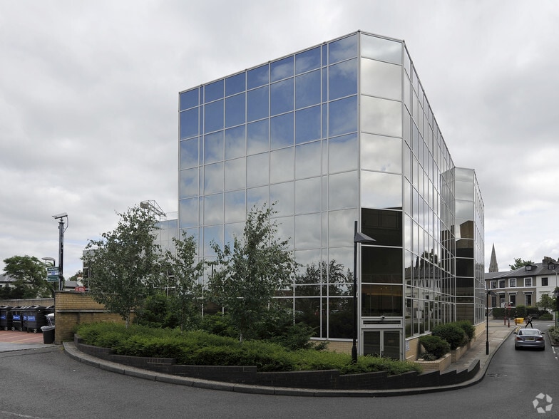 1 The Crescent, Surbiton for lease - Building Photo - Image 2 of 7