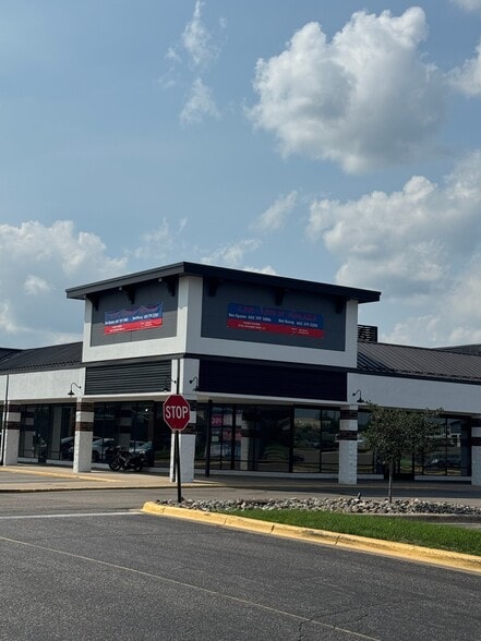1715-1749 Beam Ave, Maplewood, MN for lease - Building Photo - Image 3 of 30