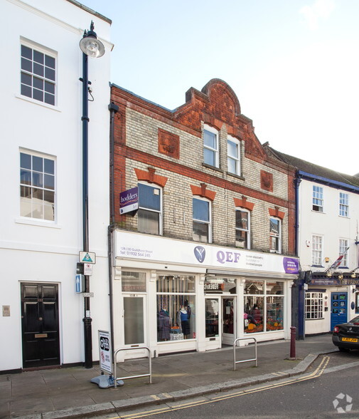 128-130 Guildford St, Chertsey for lease - Primary Photo - Image 1 of 2