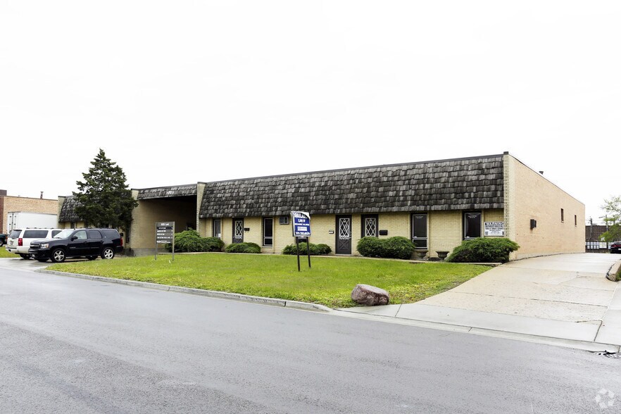 1025 Lunt Ave, Schaumburg, IL for lease - Building Photo - Image 2 of 3