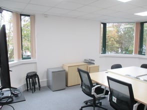 Bunns Ln, London for lease Interior Photo- Image 2 of 6