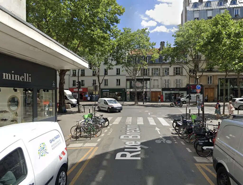 Retail in Paris for lease Building Photo- Image 1 of 4