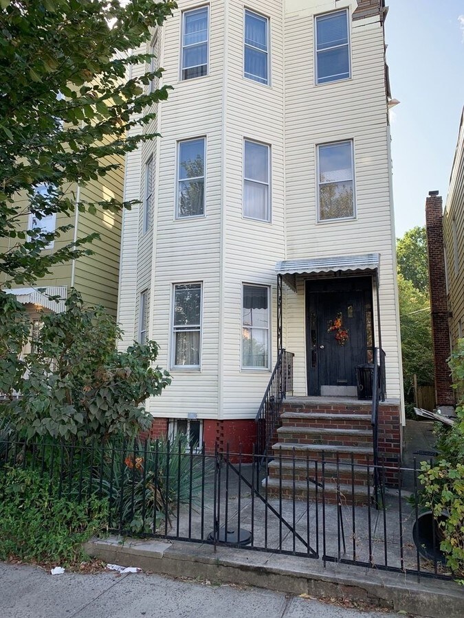 710 Greenwood Ave, Brooklyn, NY 11218
