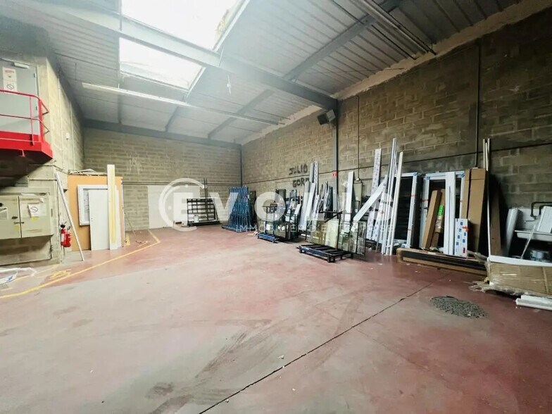 Flex in Noisiel for lease - Interior Photo - Image 1 of 7