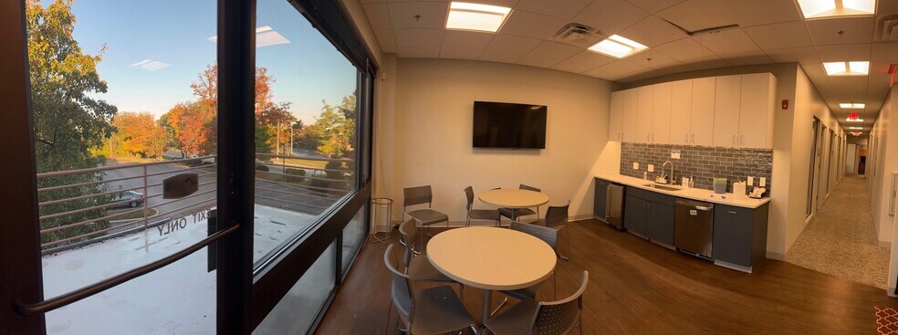 492 Norristown Rd, Blue Bell, PA for lease - Building Photo - Image 2 of 17