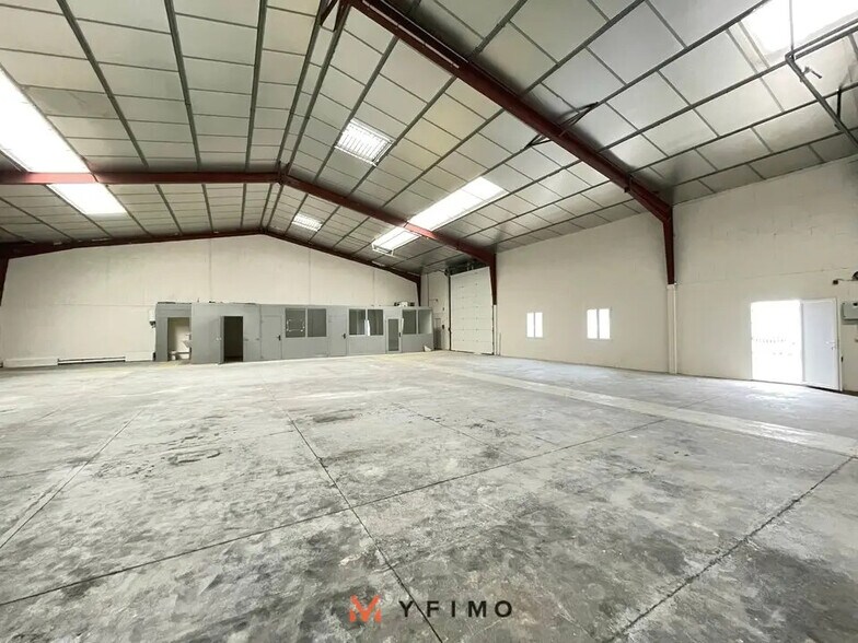 Flex in Gargenville for lease - Interior Photo - Image 3 of 4