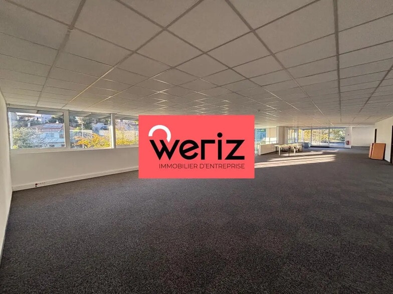 Office in Marseille for lease - Interior Photo - Image 2 of 20