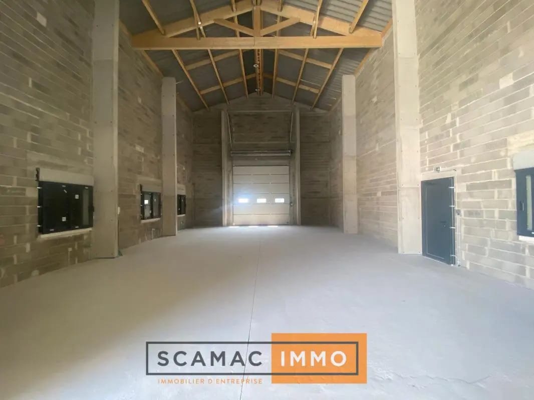 Industrial in Rognac for lease Interior Photo- Image 1 of 6