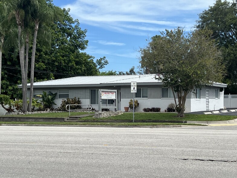 2424 Sunset Point Rd, Clearwater, FL for sale - Building Photo - Image 1 of 17