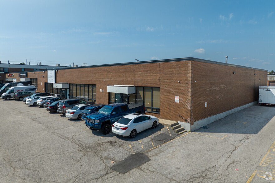 350-364 Supertest Rd, Toronto, ON for lease - Building Photo - Image 3 of 13