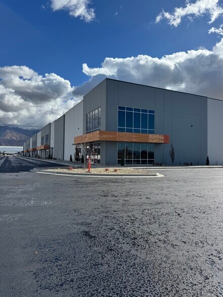 235 Sugar St, Layton, UT for lease - Building Photo - Image 3 of 20