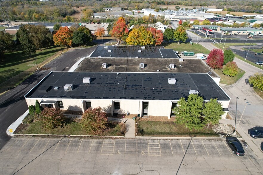 1233 Janesville Ave, Fort Atkinson, WI for lease - Building Photo - Image 3 of 7