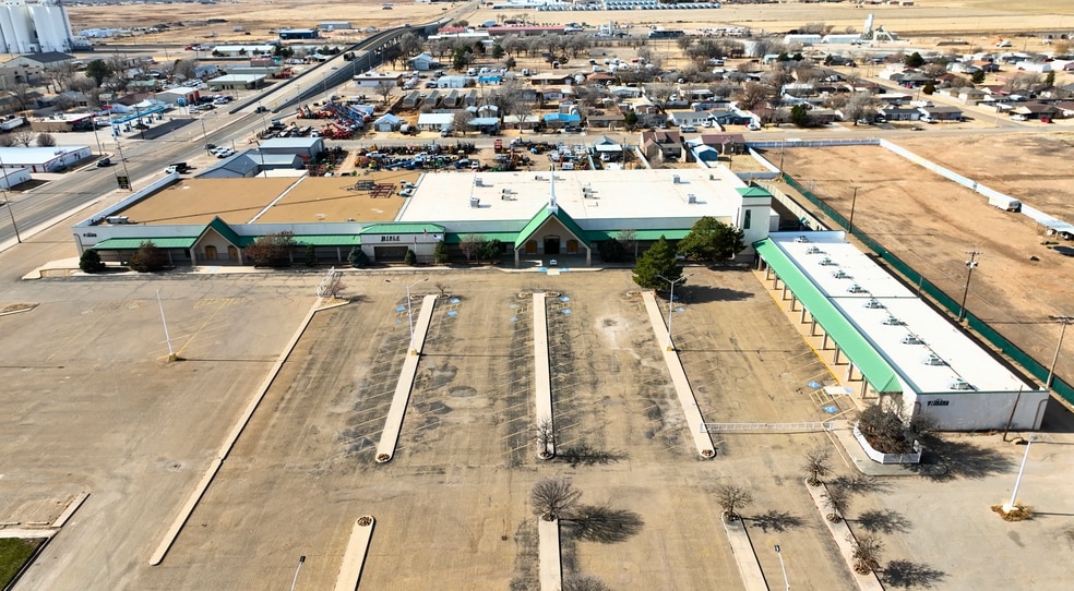 212 W 1st St, Dumas, TX for sale - Building Photo - Image 1 of 1