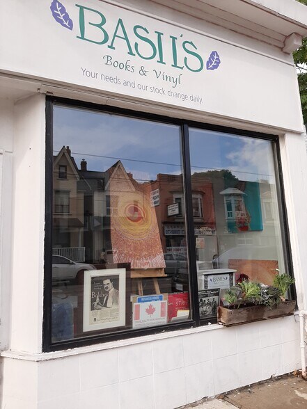 718 Gerrard St E, Toronto, ON for sale - Building Photo - Image 1 of 1