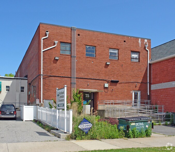 71-83 E Main St, Riverhead, NY for lease - Building Photo - Image 3 of 3