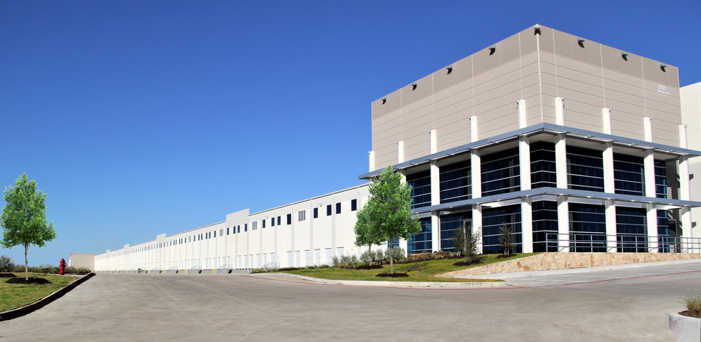 S Airfield Dr, Dallas, TX for lease - Building Photo - Image 3 of 5