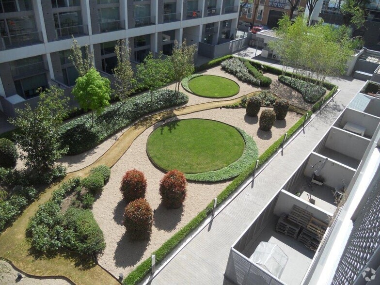 Office in Madrid, Madrid for lease - Building Photo - Image 2 of 2